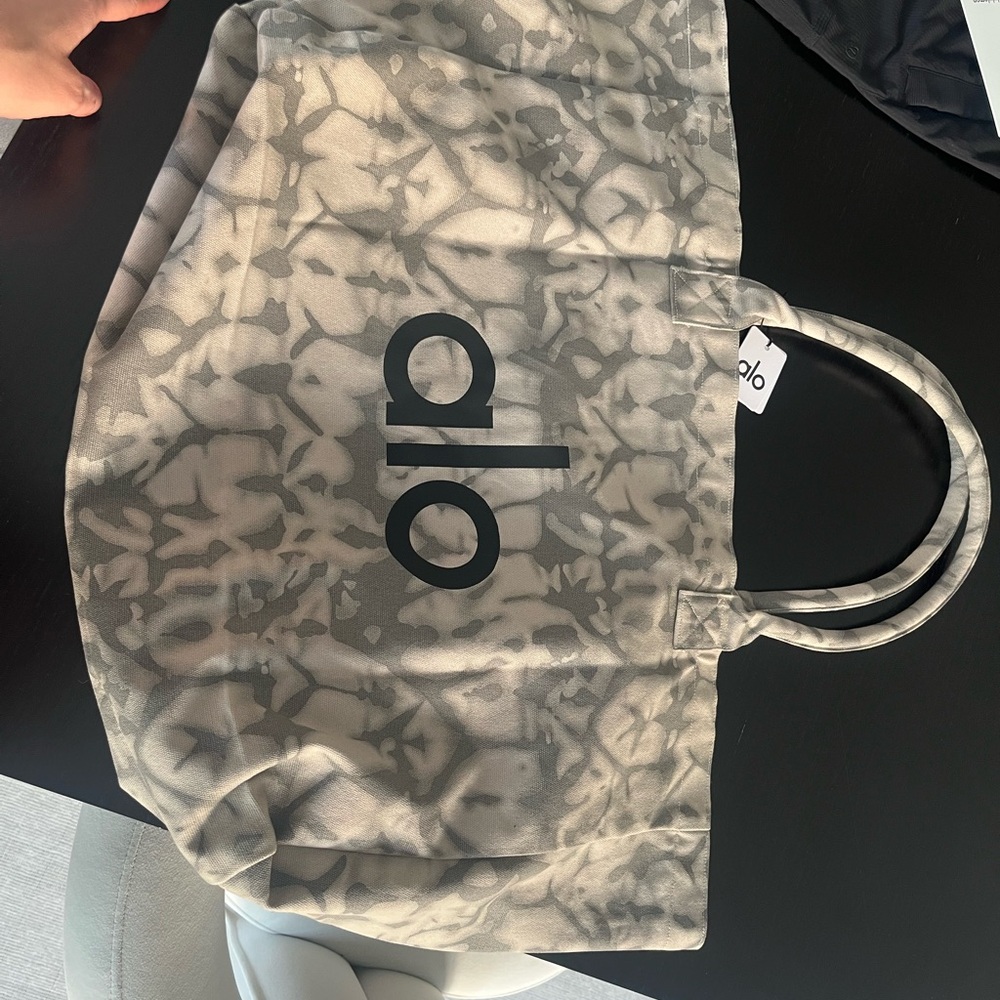 ALO Yoga Patterned Gray Tote Bag